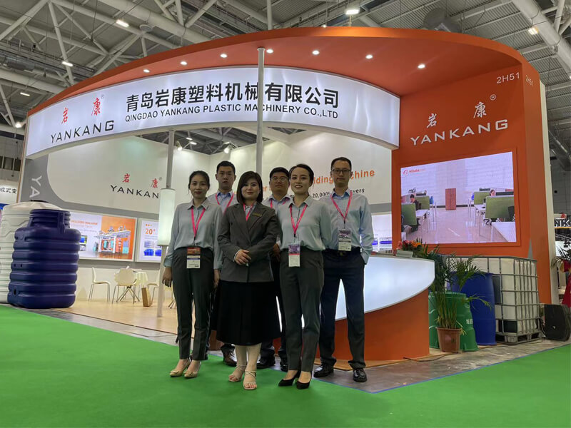 Máquinas de moldeo por soplado Yankang presentadas en la Exposición Internacional de Plásticos Chinaplas 2023
